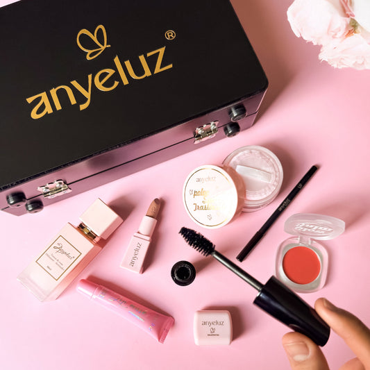 Anyeluz Makeup Case with Product Selection